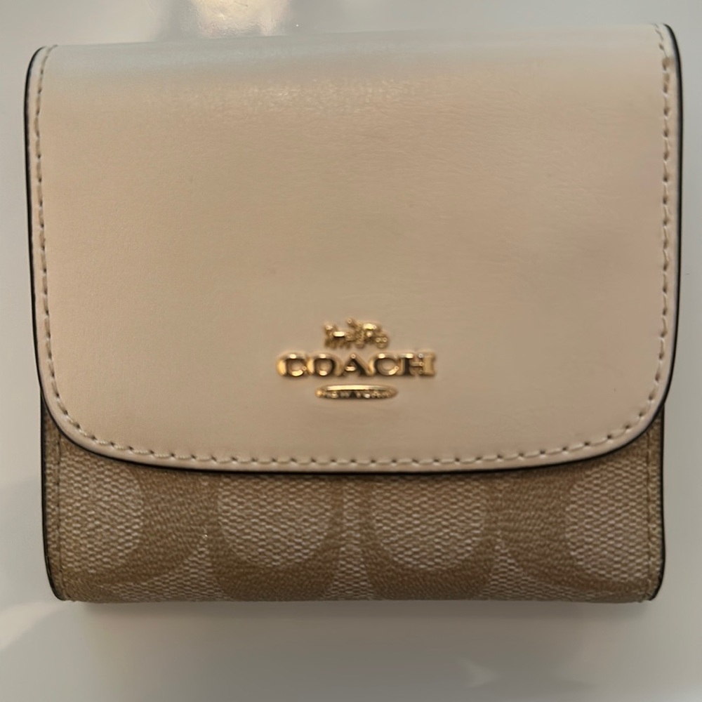 Coach Trifold Wallet in Blocked Signature Canvas